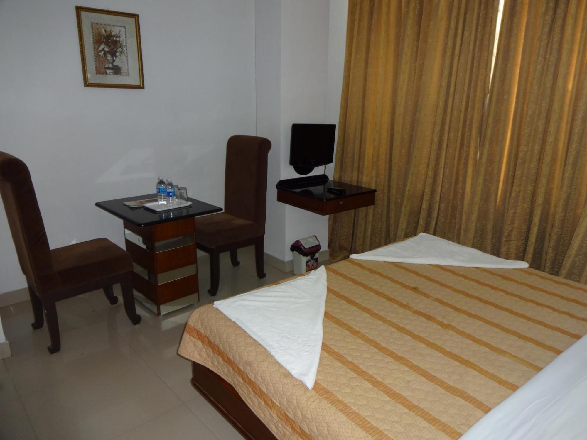 Lotus Comfort - A Pondy Hotel Пондичери Екстериор снимка