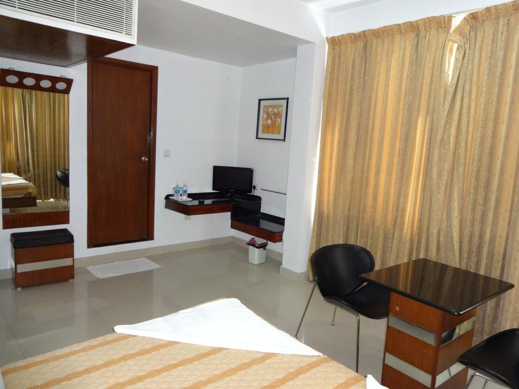 Lotus Comfort - A Pondy Hotel Пондичери Екстериор снимка