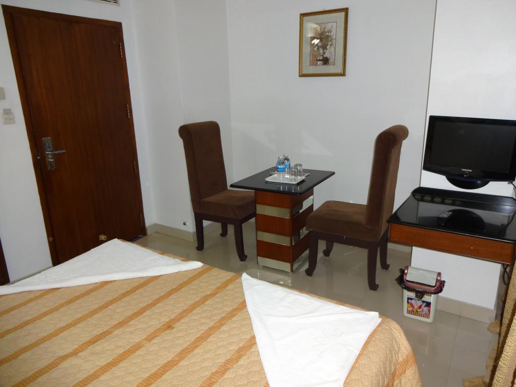 Lotus Comfort - A Pondy Hotel Пондичери Екстериор снимка