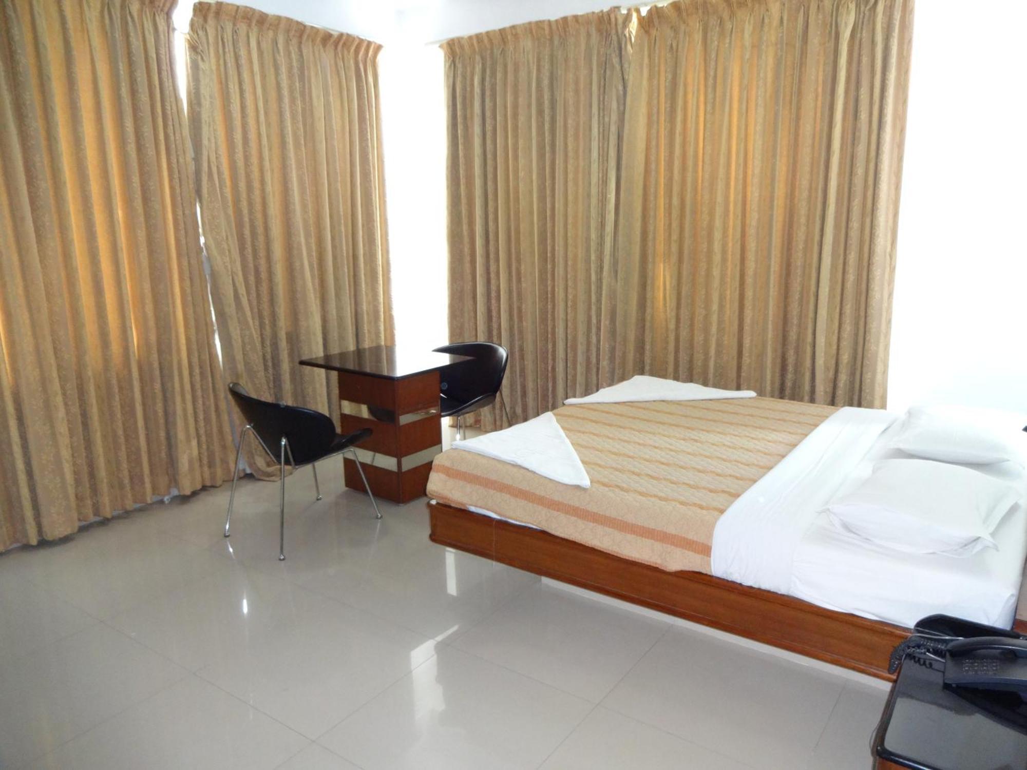 Lotus Comfort - A Pondy Hotel Пондичери Екстериор снимка