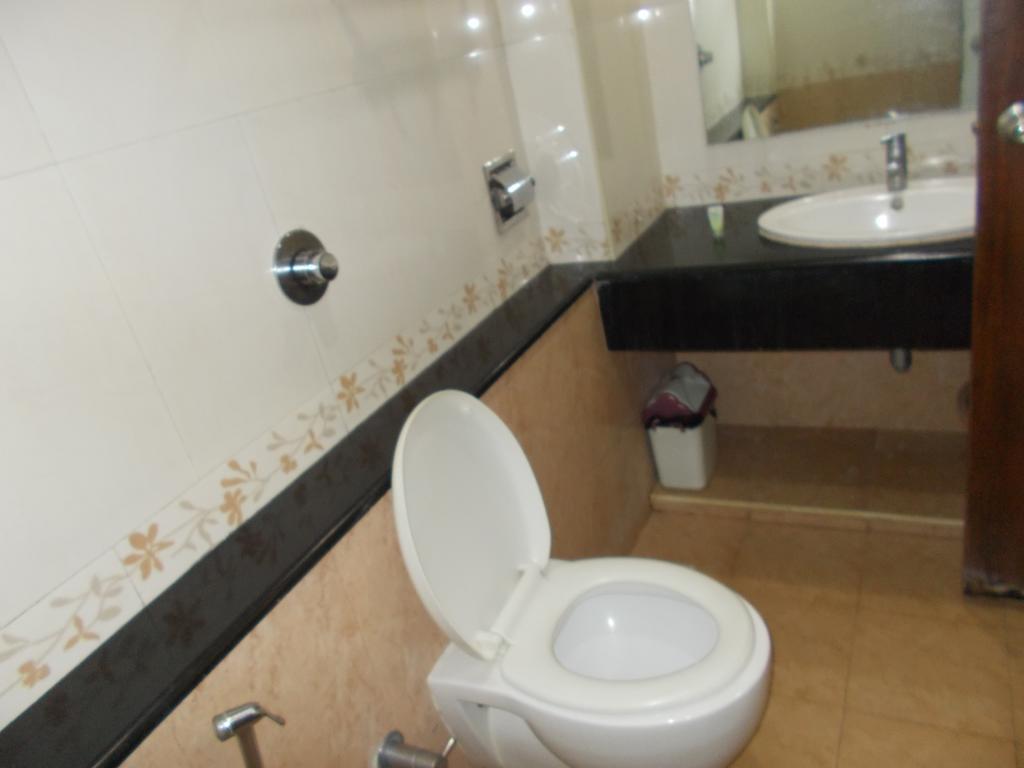 Lotus Comfort - A Pondy Hotel Пондичери Екстериор снимка